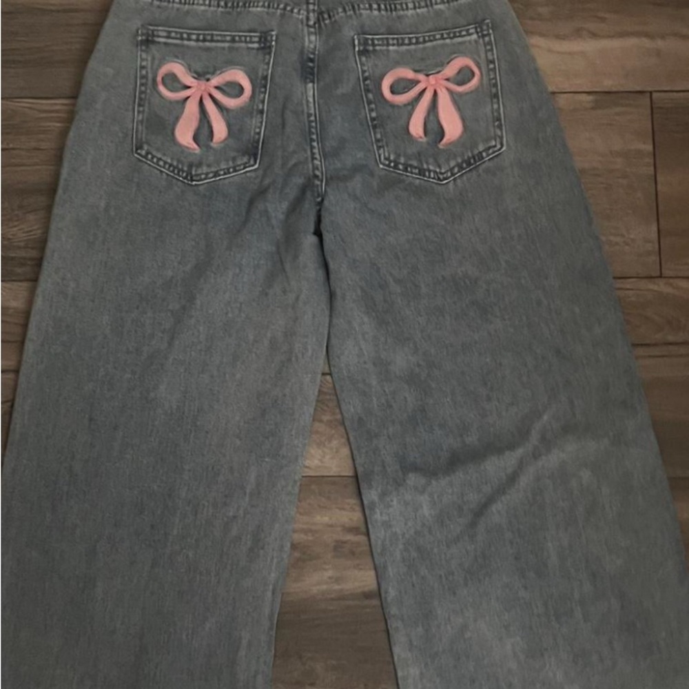 Stylish Gray Jeans with Pink Bow Accents